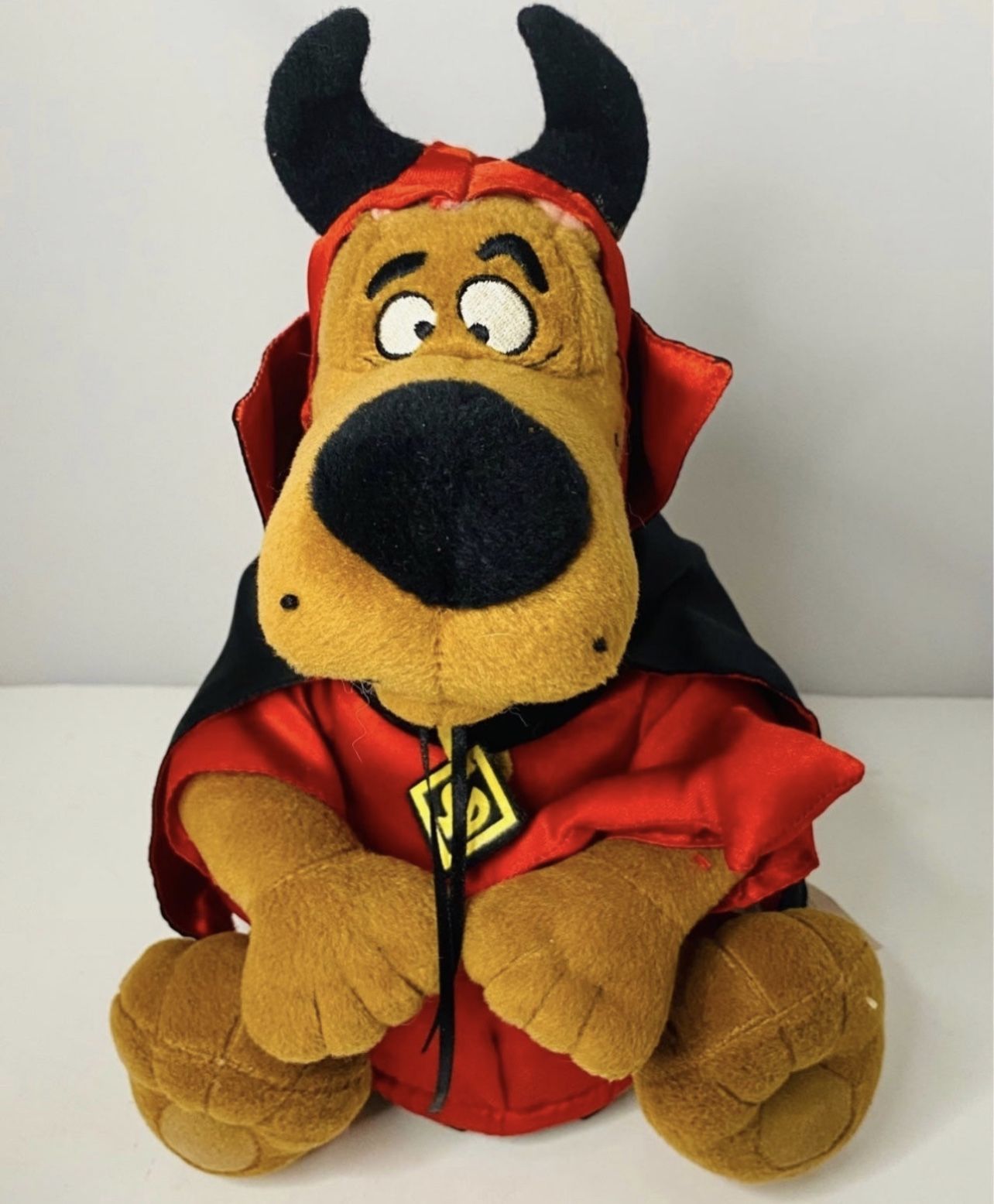 Scooby-Doo Spinning Dracula Vampire Vintage Halloween Cartoon Network Plush.