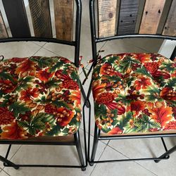 Vintage - Chair Cushion with a fall-themed pattern 