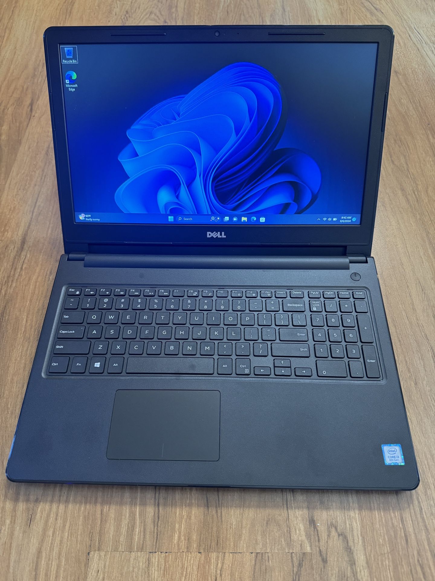 Dell Inspiron 3576 core i3 8th gen 8GB RAM 256GB SSD Windows 11 Pro 15.6” UHD Screen Laptop with charger in Excellent Working condition!!!!! Specific