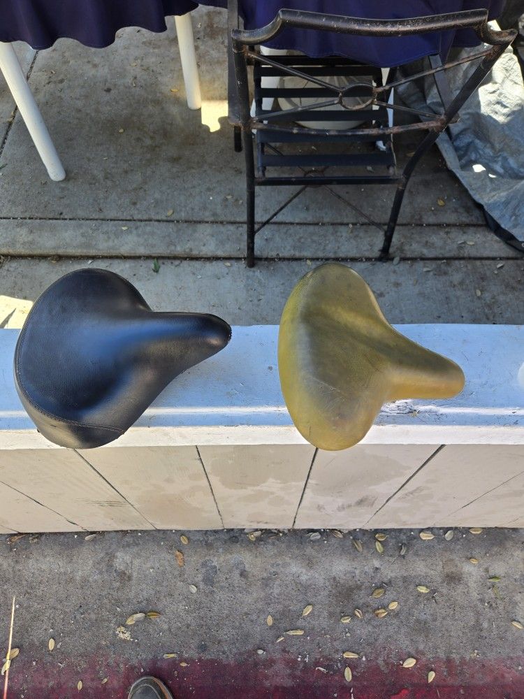 2 Bike Seats