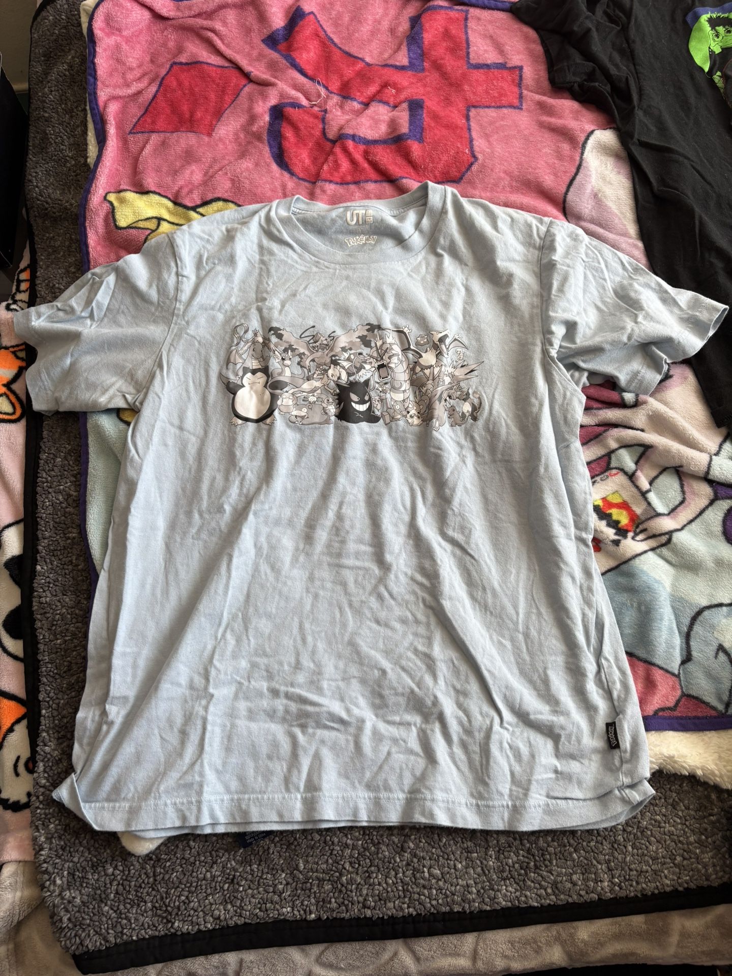 Uniqlo Pokémon Tshirt Men’s Large