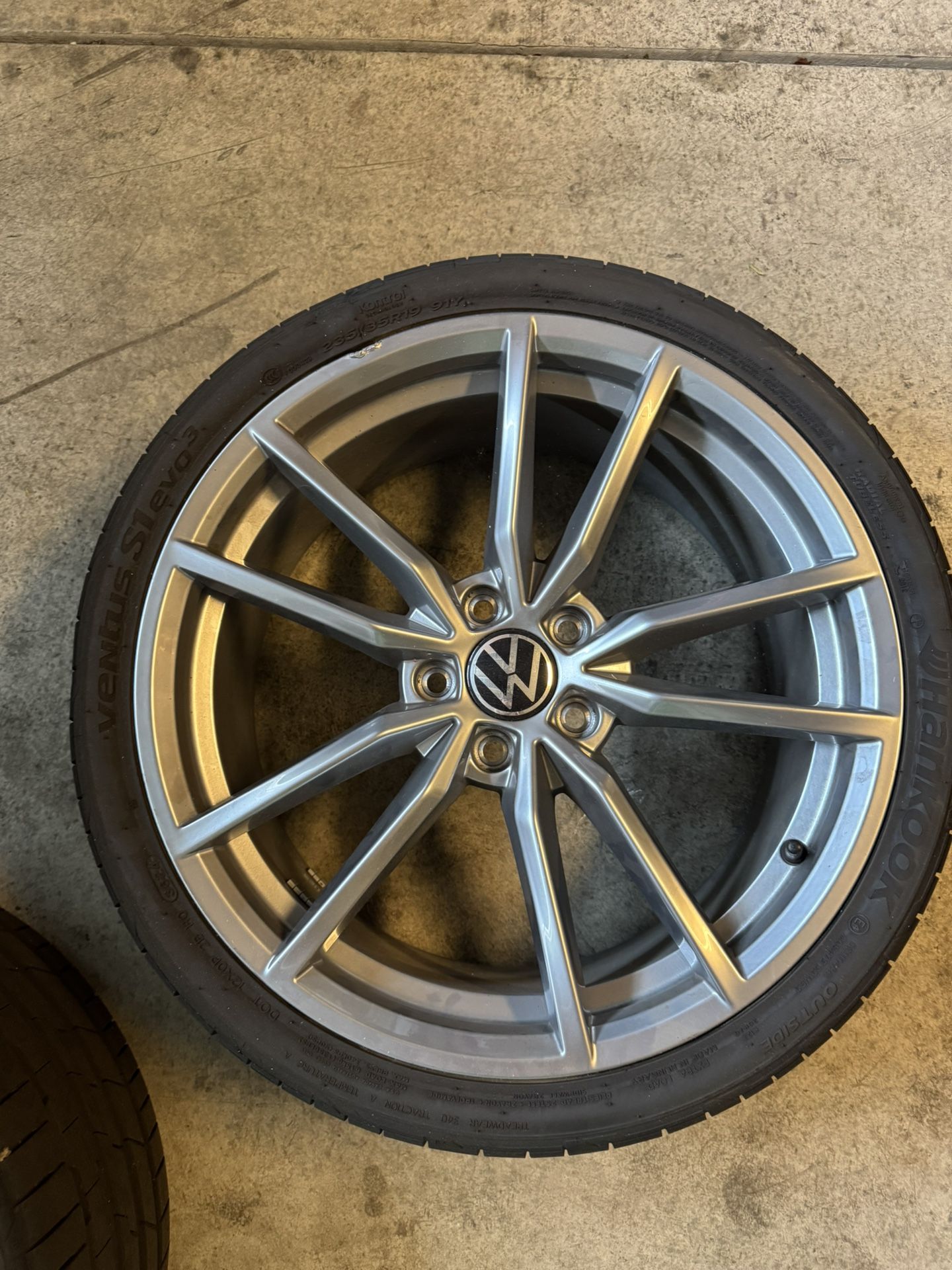 2024 Golf R Wheel & Tire