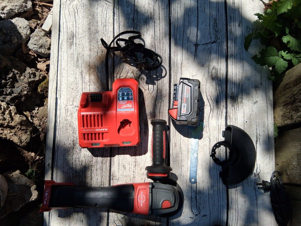 Milwaukee
M18 FUEL 18V Lithium-Ion Brushless Cordless 4-1/2 in./5 in. Grinder with Variable Speed & Paddle Switch (