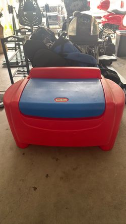 Plastic toy chest