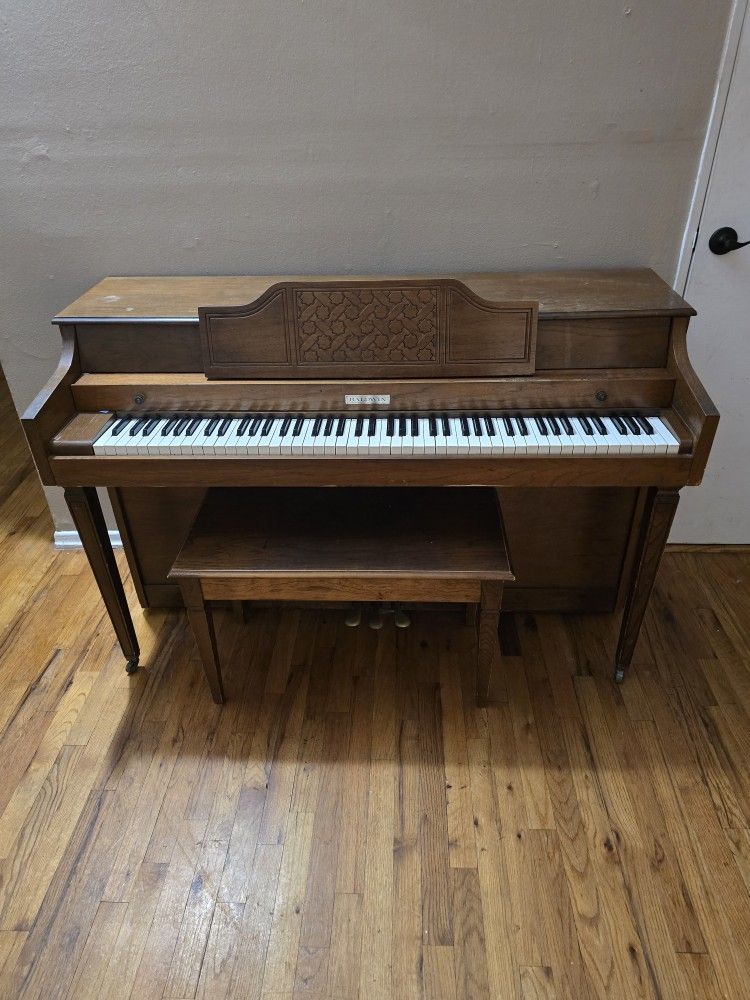 Baldwin piano