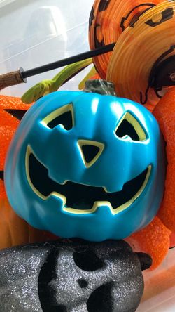 Miscellaneous box of light up pumpkins