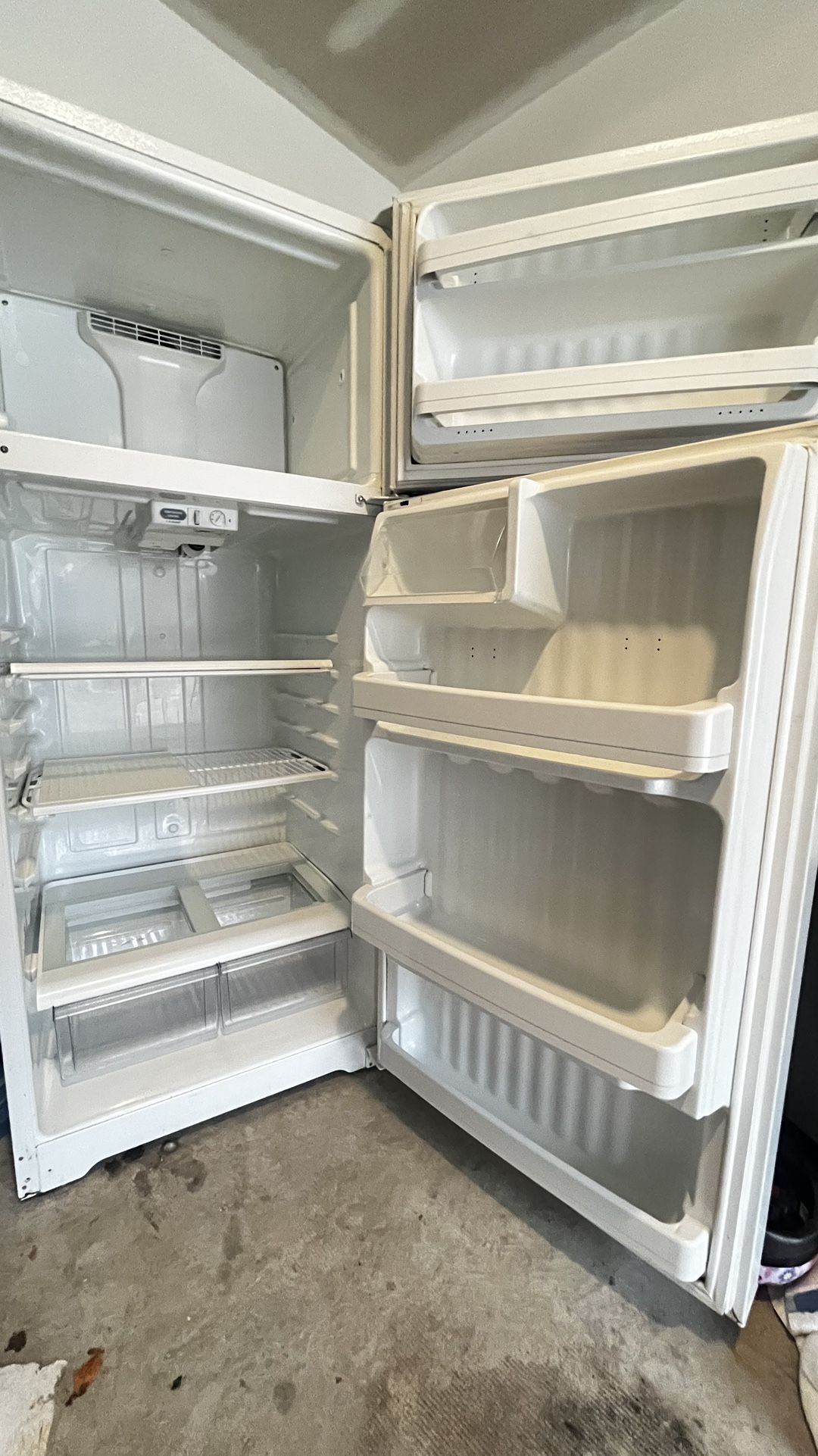 Reliable Refrigerator - Clean & Cool - Only $100!