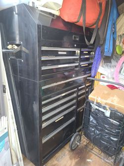 PRETTY BIG SIZE HUSKYS TOOLS BOX..AS IN PICTURES..GOOD CONDITION..USED...PAID OVER 800 ..SE HABLA ESPANOL..CHECK OUT MY PAGE FOR MORE...