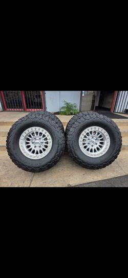 17" KMC Brand new w/ 35" BfGoodrich KO2 tires. $1880