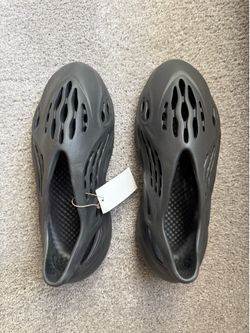 Yeezy Foam RNR men’s size 12 brand new