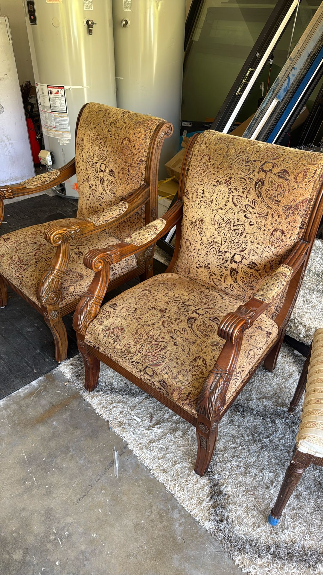 Club CHAIRS and console Table Great Condition 
