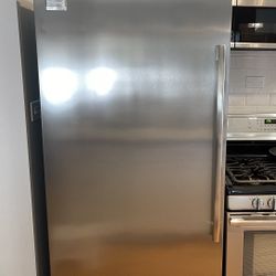 Frigidaire Professional Series Freezer