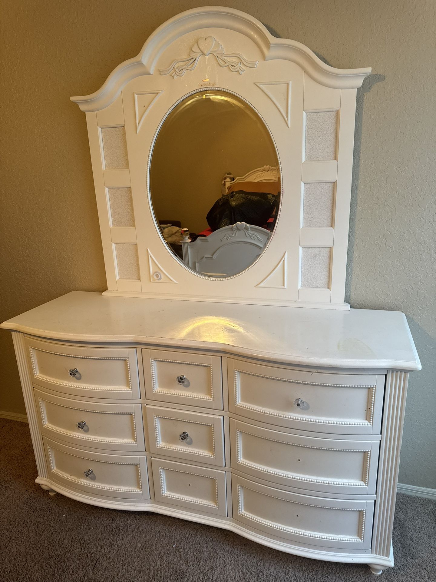 Dresser With Mirror