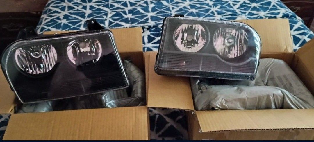Brand New Pair Of 2007 Chrysler 300 Headlights