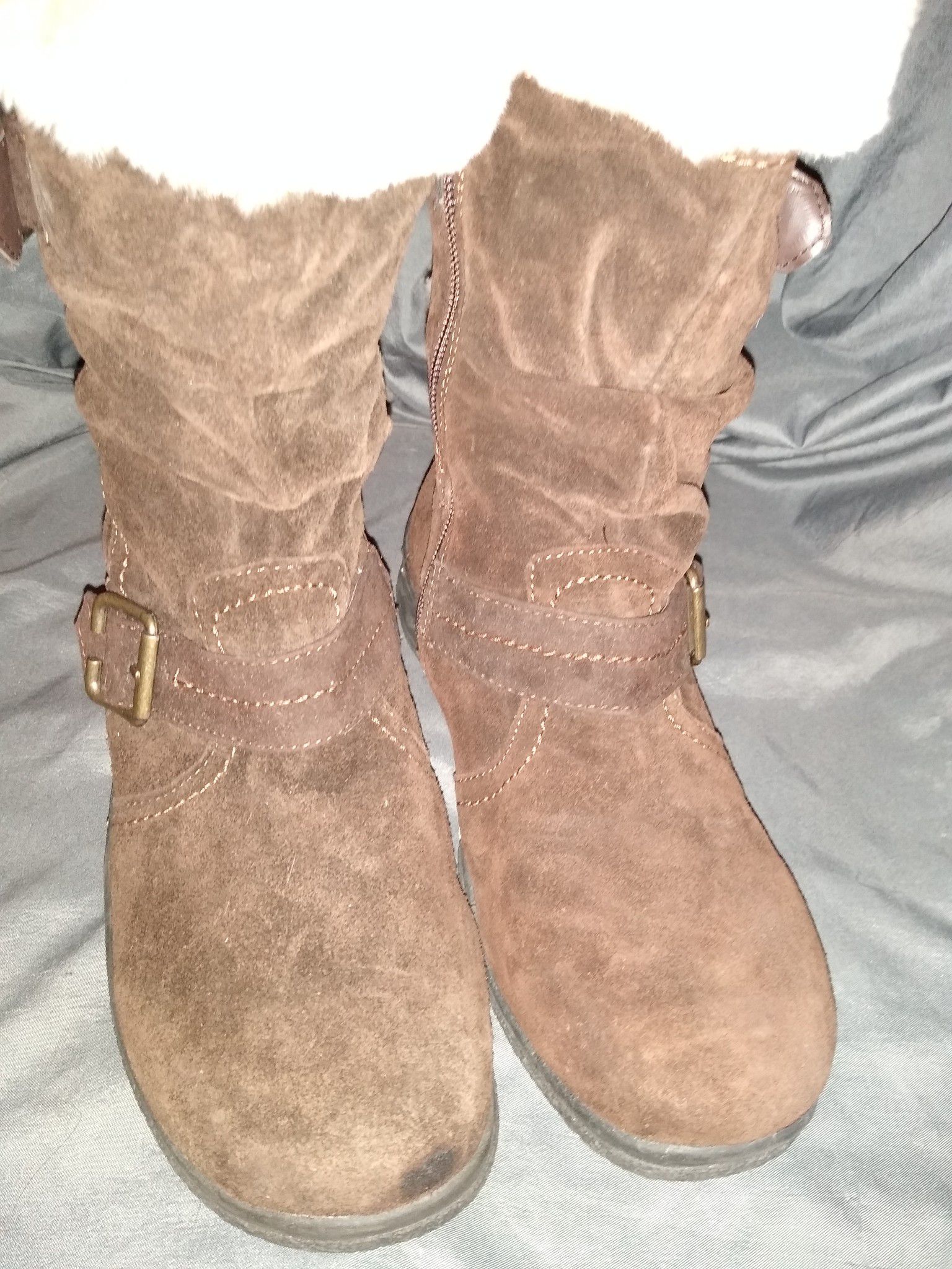 Brown suede zip up boots with faux fur size 8 by Earth Spirit