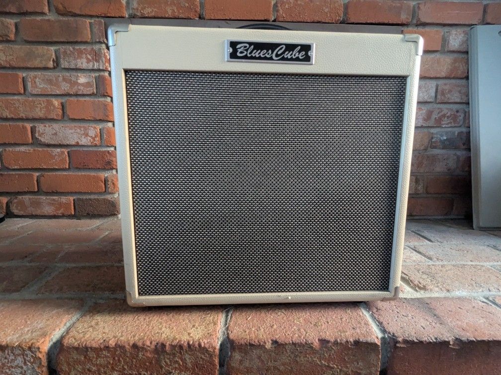 Roland Blues Cube Hot 30-Watt 1x12" Combo Amp -Vantage Blonde