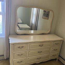 Dresser with Detachable Mirror