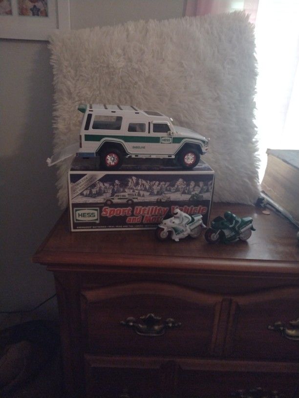 Collectible Hess Truck With 2 Motorcycles