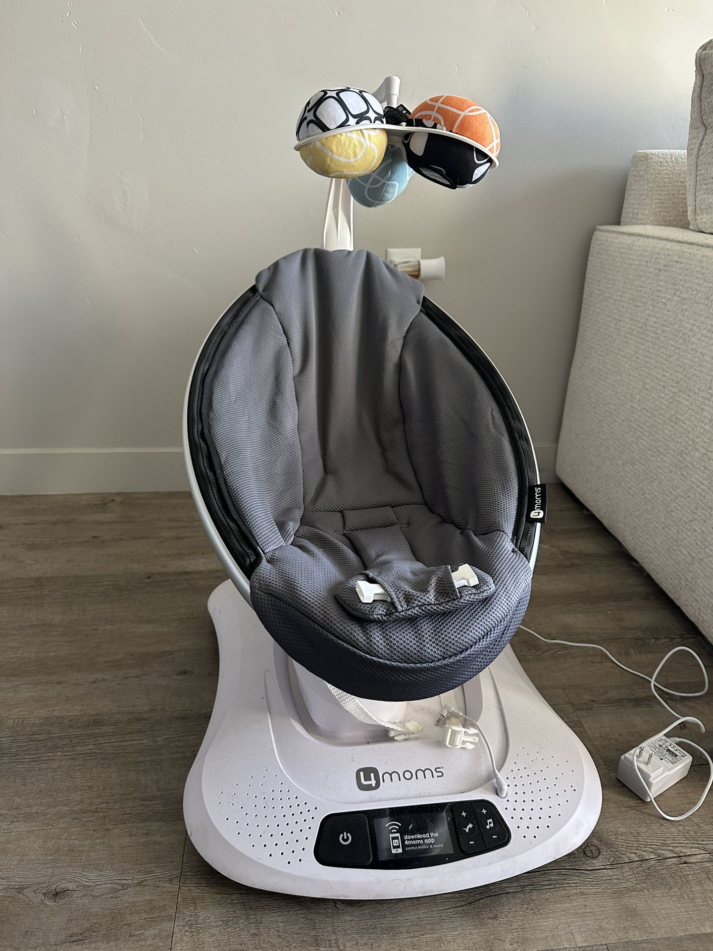 4moms Mamaroo Multi-Motion Baby Swing