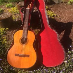 Vintage Classical Acoustic Guitar, Aria, 551