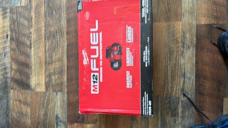Milwaukee M12 compact band saw