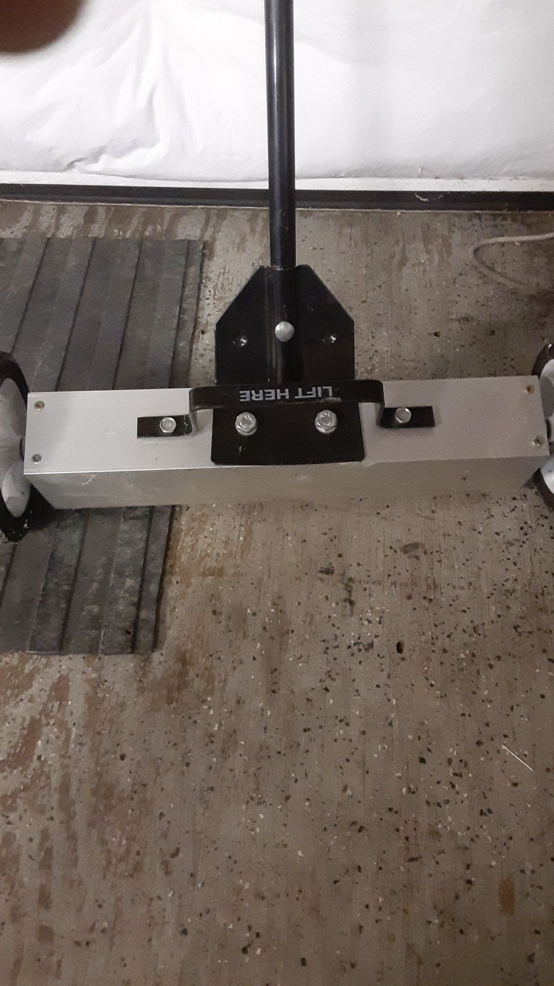 Rolling magnet