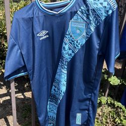 Jersey de Fútbol de Guatemala – Edición Azul Marino Umbro