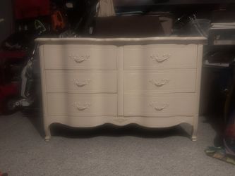 French Provincial Six Drawer Dresser