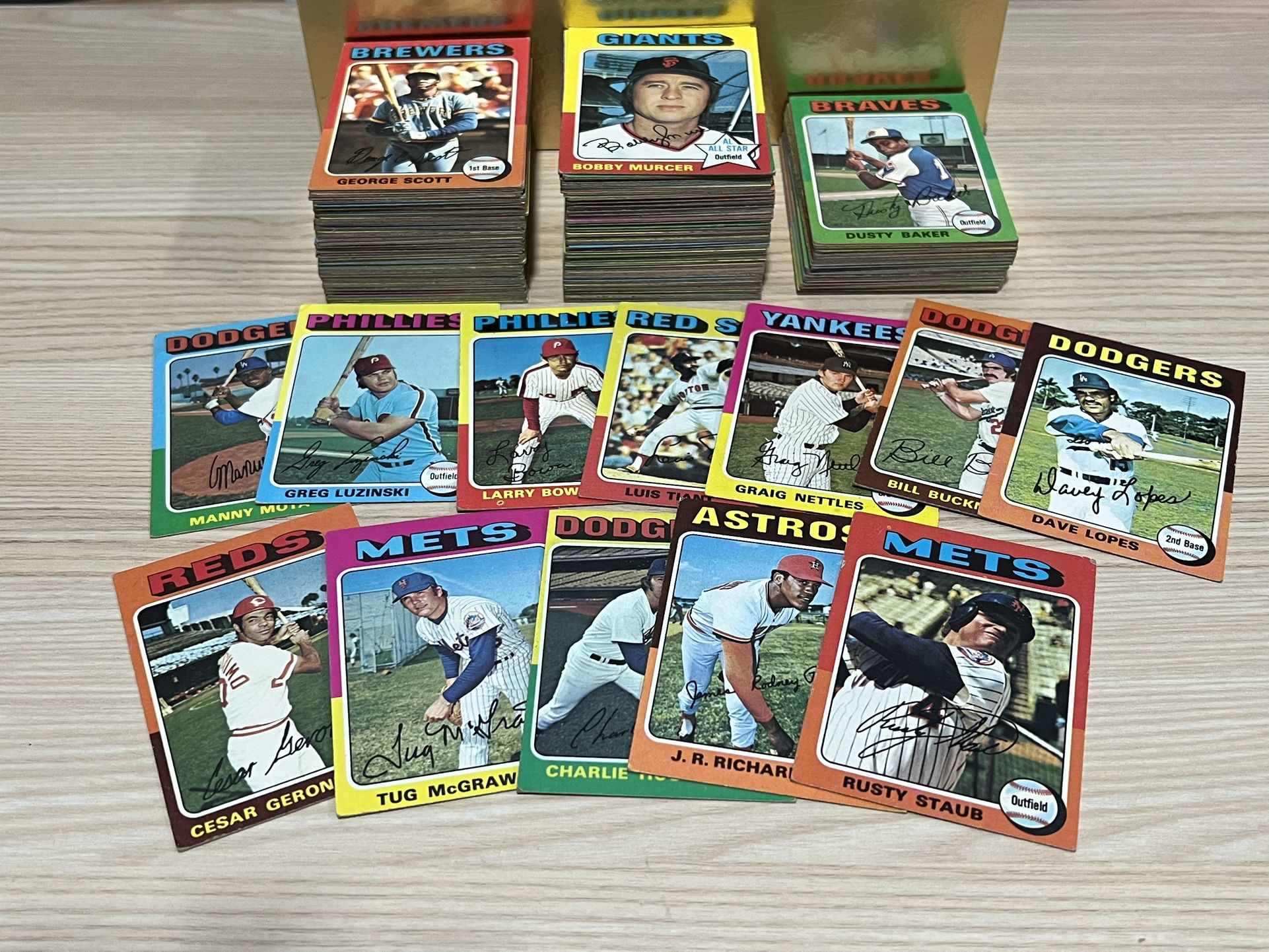 1975 Topps Baseball Cards (242 Vintage Cards) š„š„ Sharp Cards!!