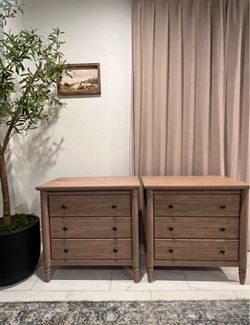 2 Beautiful brand new nightstands