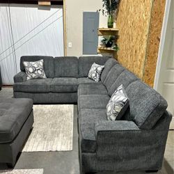 Gorgeous Broyhill Dark Gray Sectional Couch - Free Delivery