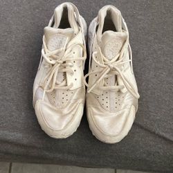 White Nike Huarache