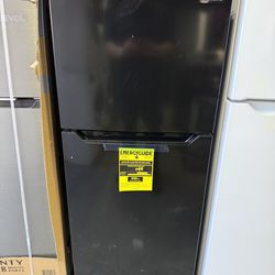 Brand new Frigidaire 10 cu. ft. Retro Top Freezer Refrigerator in Black