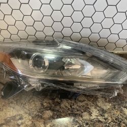 Nissan Altima Passenger Headlight