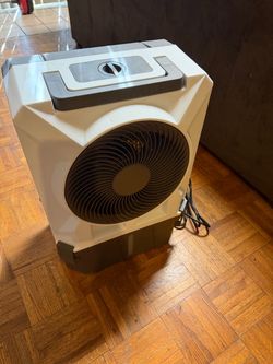 Hessaire MC12V 900 CFM 2-Speed Portable Evaporative Cooler