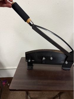 Flower stem cutter