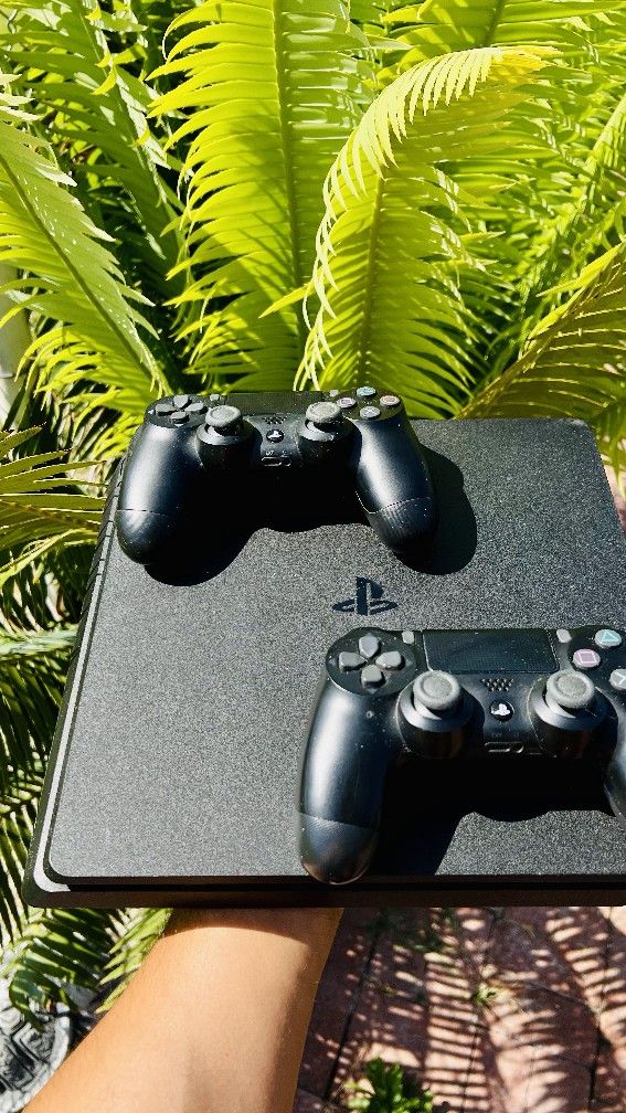 Playstation 3 With Controllers