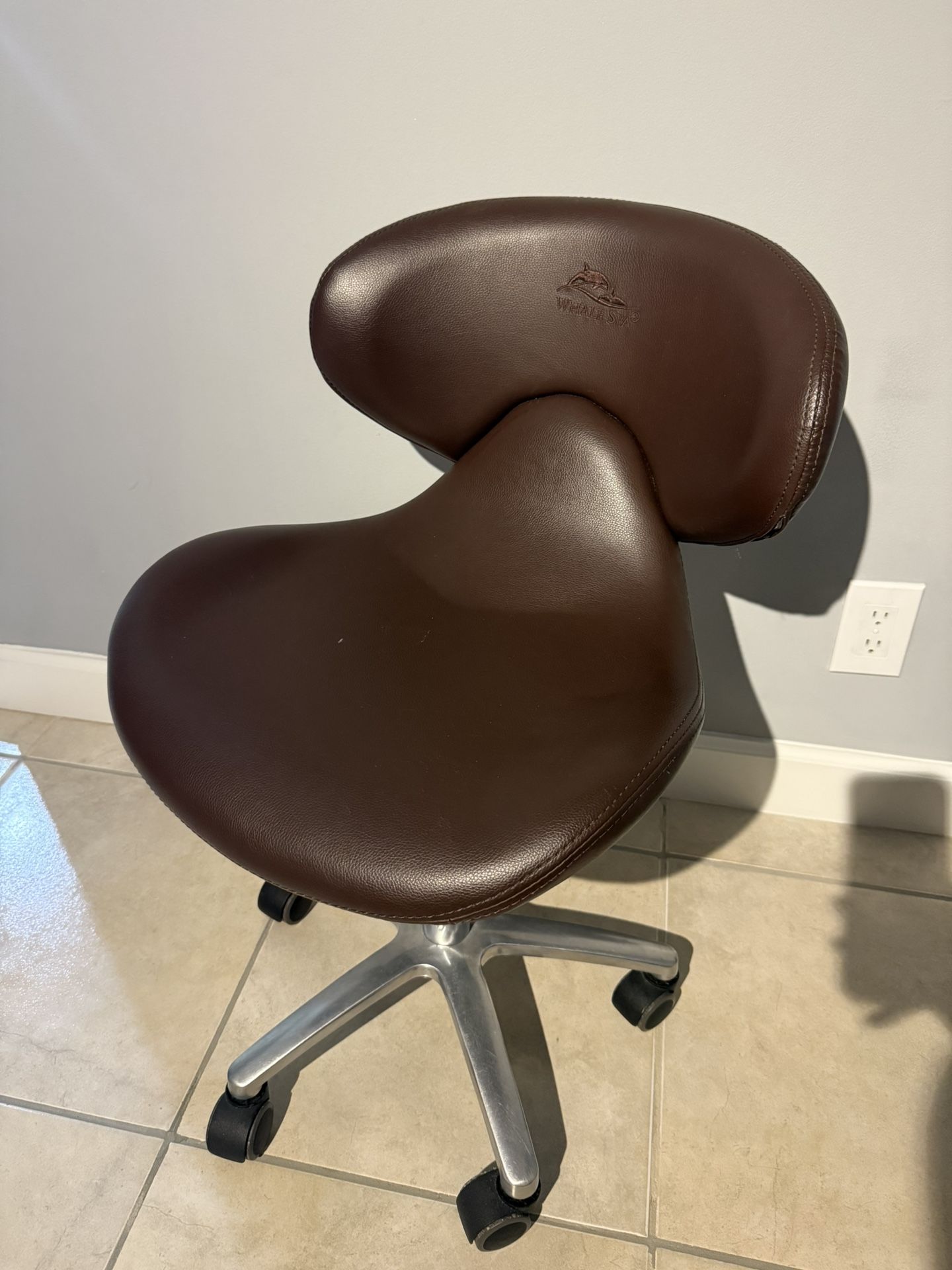 Whale Spa Chair with wheels