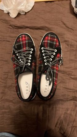 Traq by Allegra sneakers