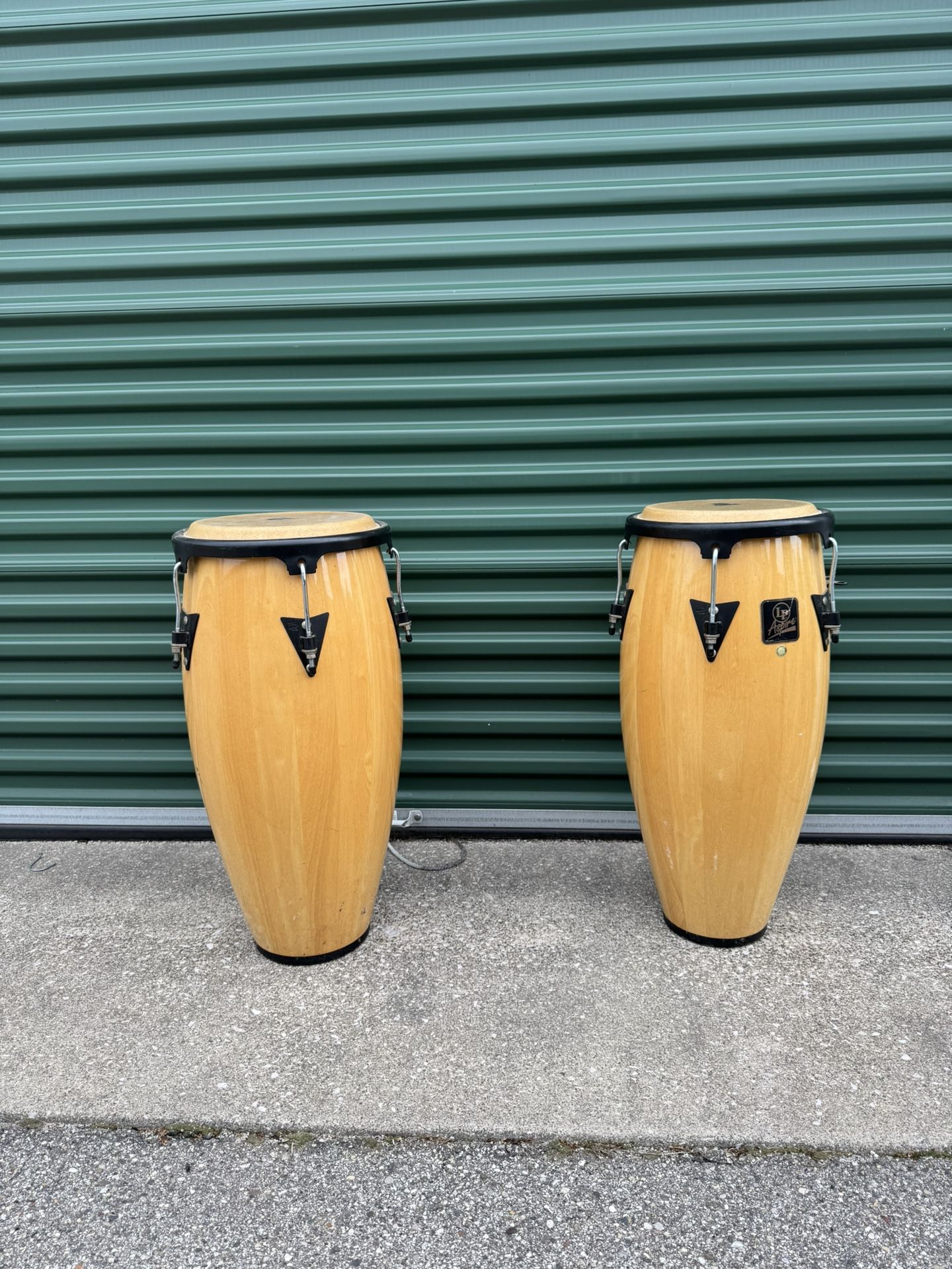 2 Drums With Stand