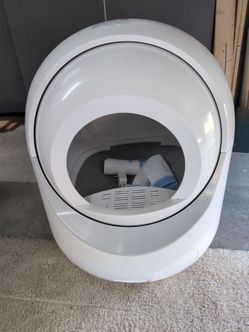 Self cleaning cat litter box