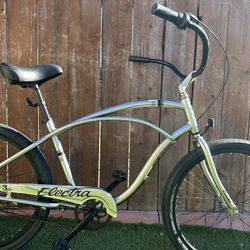 XMas Special.  Electra Coaster Model Men’s 3 Speed Beach Cruiser. 26 inch. Silver Gloss with White Black .