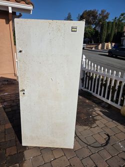 Clean Working garage freezer Whirlpool