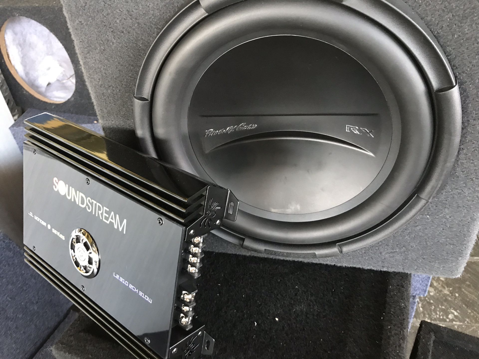 Car Audio bundle deal single 12” subwoofer with box and great amplifier display model work great great deal