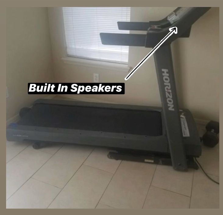 Treadmill w speakers