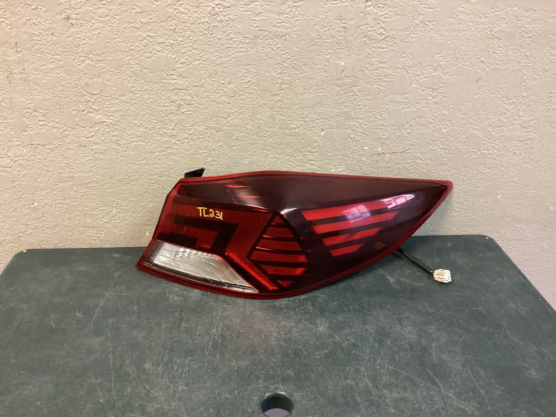 2019 2020 HYUNDAI ELANTRA RIGHT SIDE TAIL LIGHT