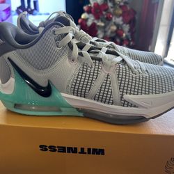 lebron witness 7 size 12 65$