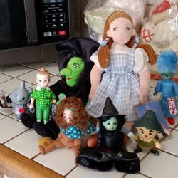 DOROTHY & WIZARD OF OZ COLLECTIBLES