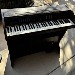 Lowrey Adventurer Digital Organ/ Keyboard 