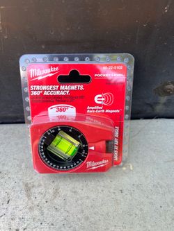 Milwaukee 360 Degree Locking Pocket Level